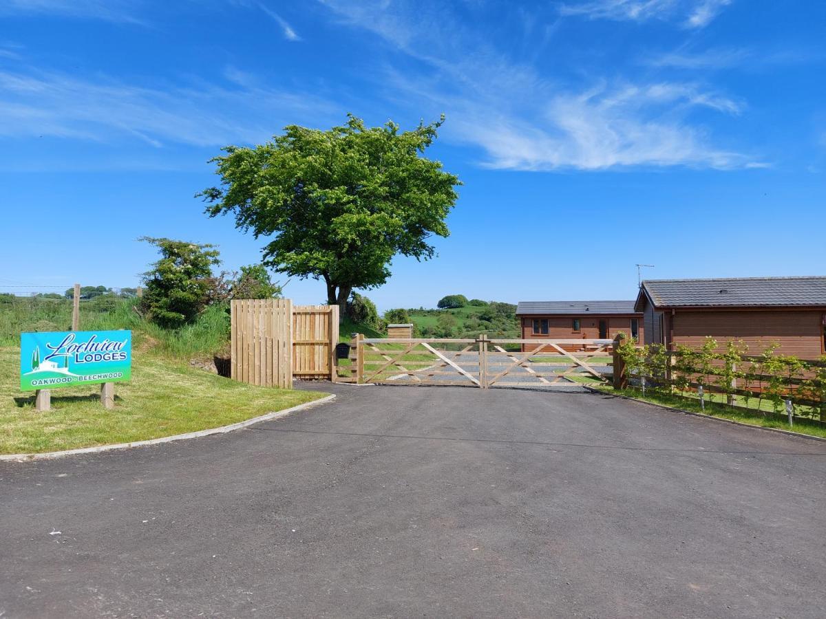 Luxury Family Beechwood Lodge With Hot Tub Lochwinnoch ภายนอก รูปภาพ