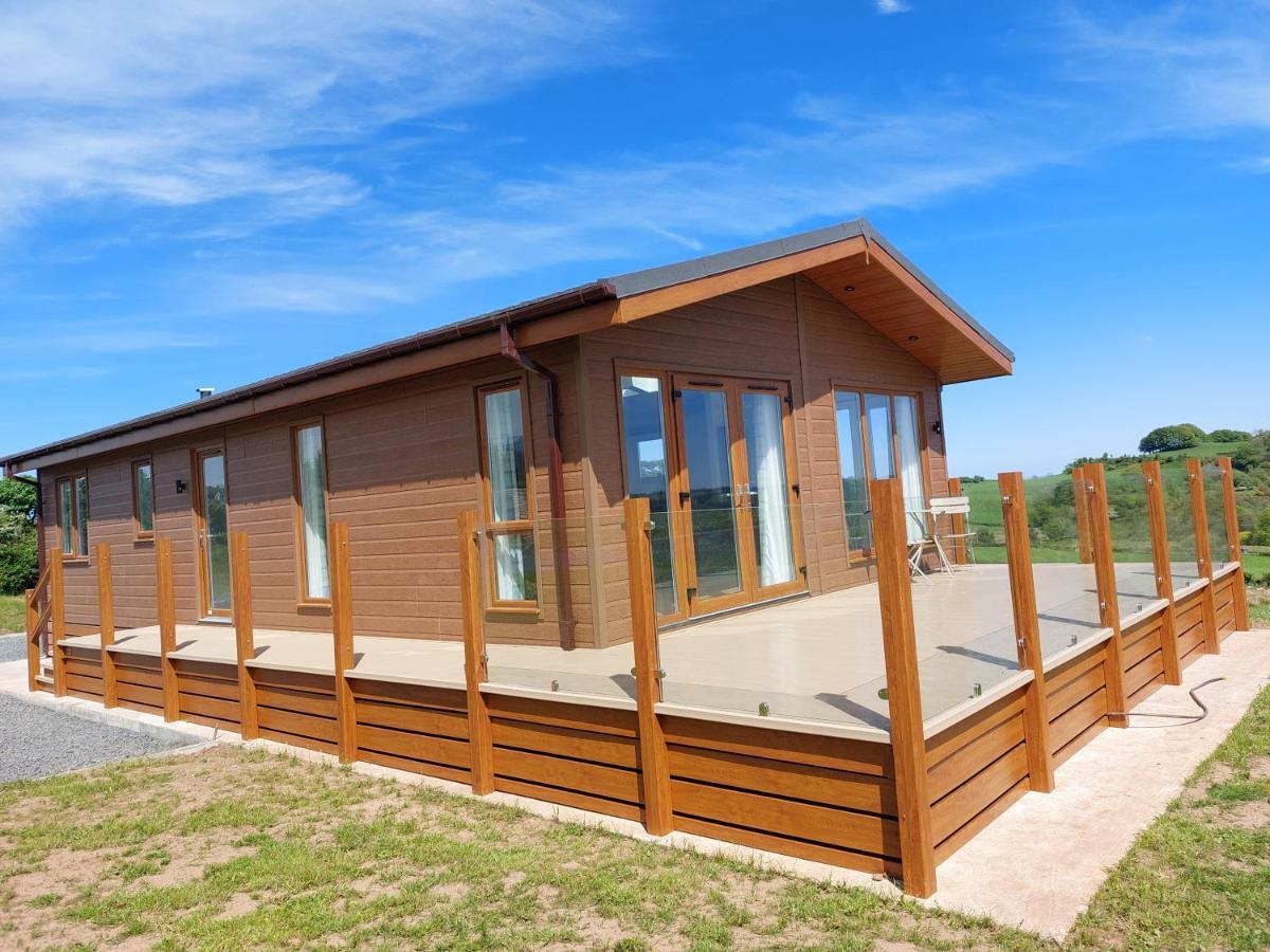 Luxury Family Beechwood Lodge With Hot Tub Lochwinnoch ภายนอก รูปภาพ