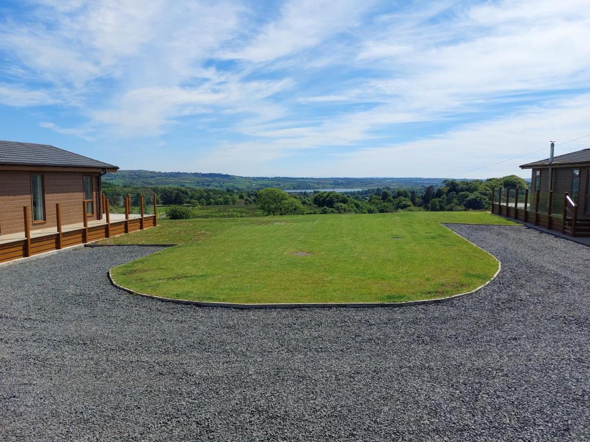Luxury Family Beechwood Lodge With Hot Tub Lochwinnoch ภายนอก รูปภาพ