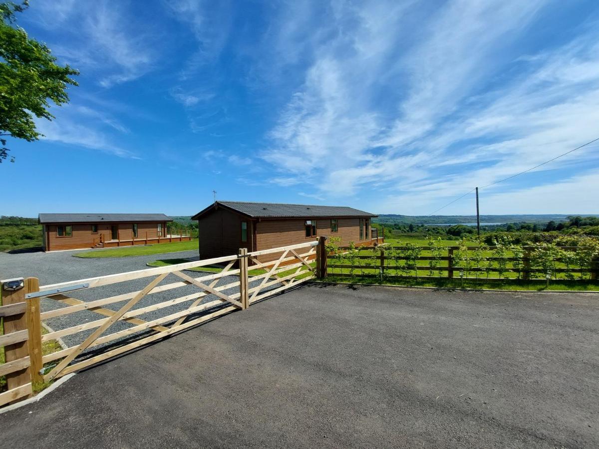 Luxury Family Beechwood Lodge With Hot Tub Lochwinnoch ภายนอก รูปภาพ