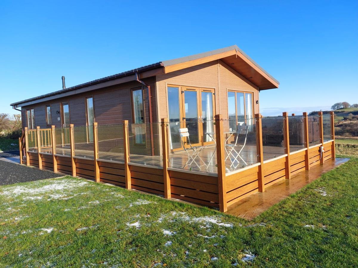 Luxury Family Beechwood Lodge With Hot Tub Lochwinnoch ภายนอก รูปภาพ