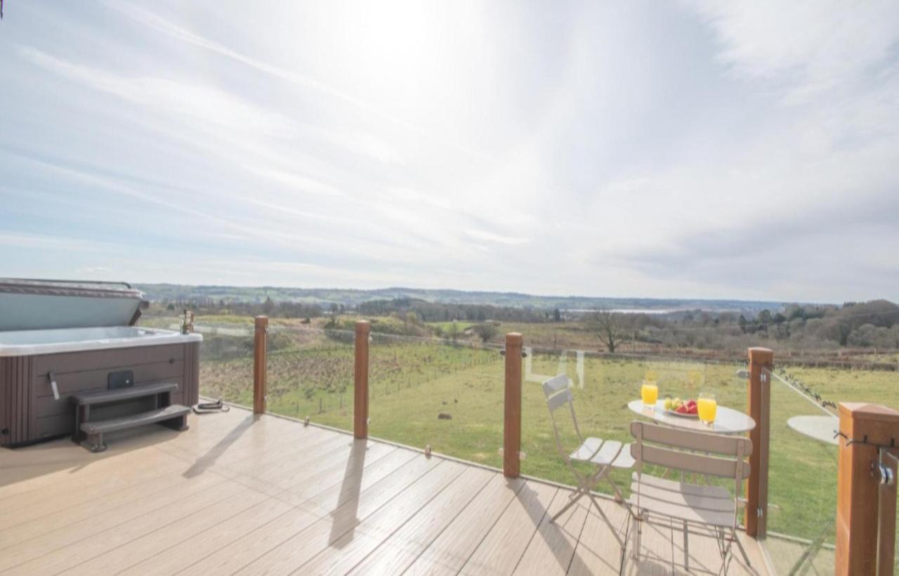 Luxury Family Beechwood Lodge With Hot Tub Lochwinnoch ภายนอก รูปภาพ