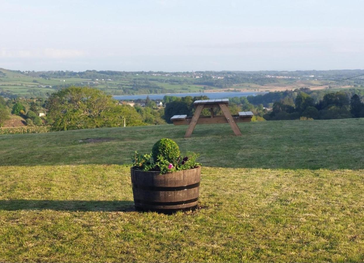 Luxury Family Beechwood Lodge With Hot Tub Lochwinnoch ภายนอก รูปภาพ